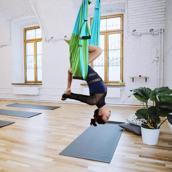 Yoga Hammock, 20 Pieces Yoga Rope Set, Anti-Gravity 2.5 m Yoga Swing Nylon with 2 Yoga Straps 1 m, 6 Handles, Mounting Accessories, Bag, Aerial Yoga Towel Non-Slip, Yoga Leg Stretcher Fitness - Image 6